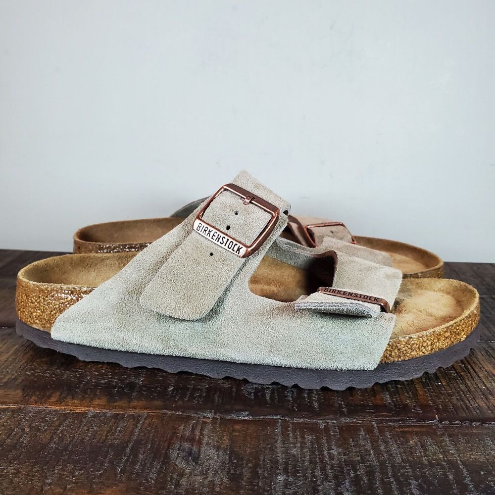 Birkenstock Women’s Suede Arizona Sandals in Light Gray